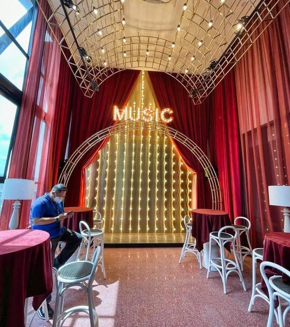 Luxe Sky Scarletz Suit Klcc Kuala Lumpur